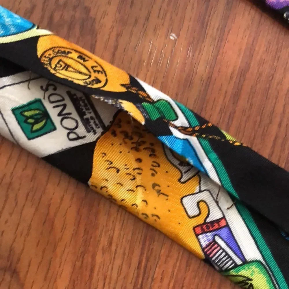 Vintage 1991 Nicole Miller shaving toothpaste toiletry cabinet first aid tie
